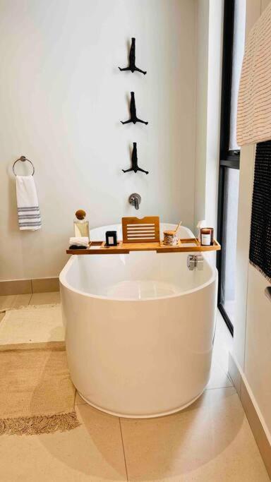 Newton's Place - Luxury Styled 2 Bd Apartamento *