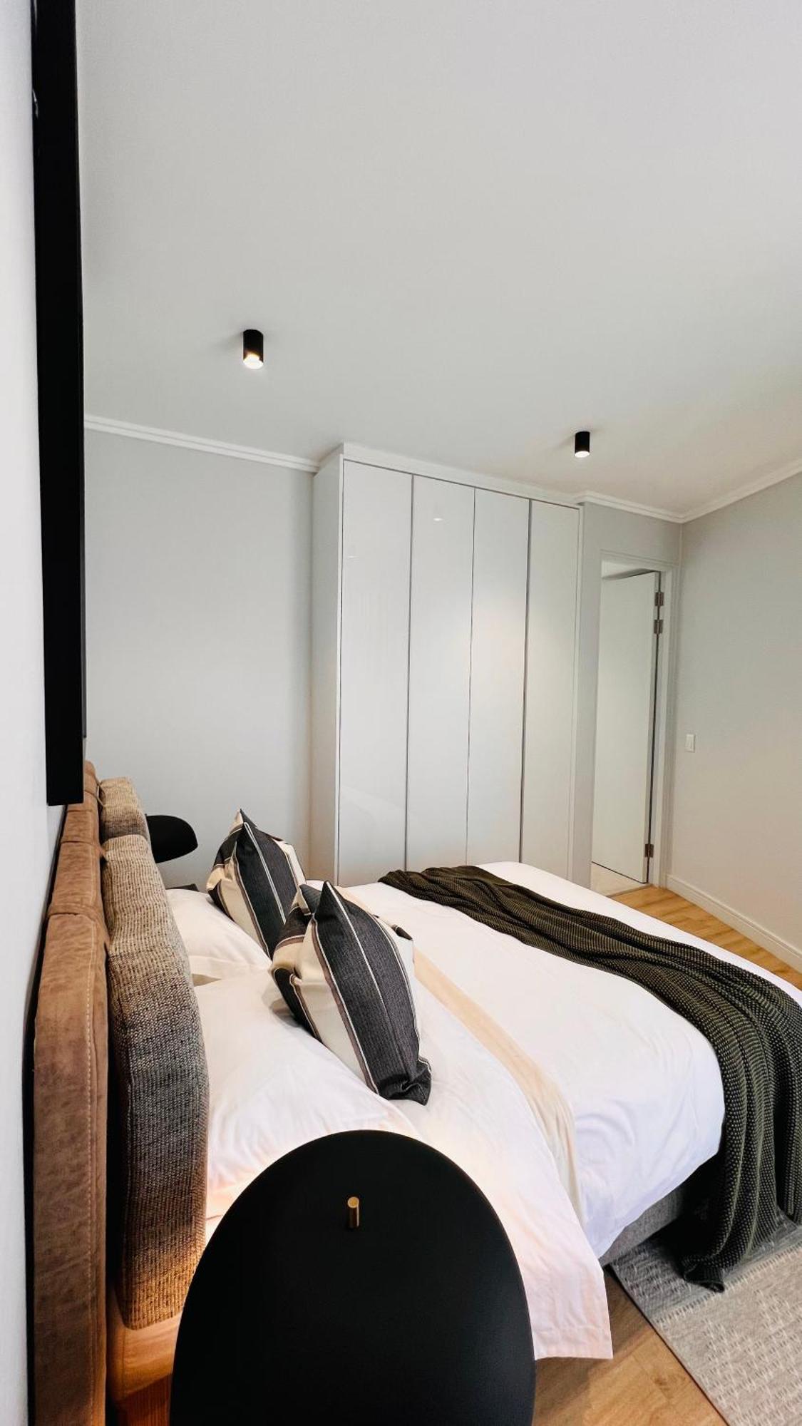 Newton's Place - Luxury Styled 2 Bd Apartamento